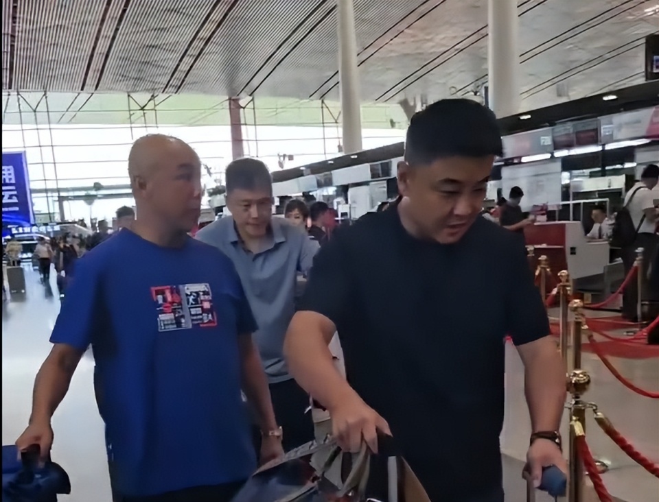 向鹏, EAA, 当她出现时