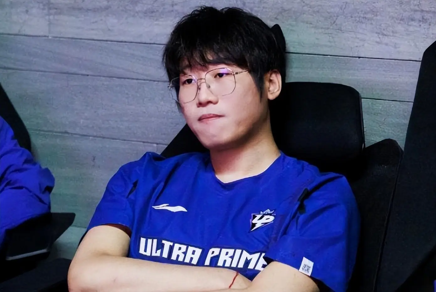 主动性上比, alt