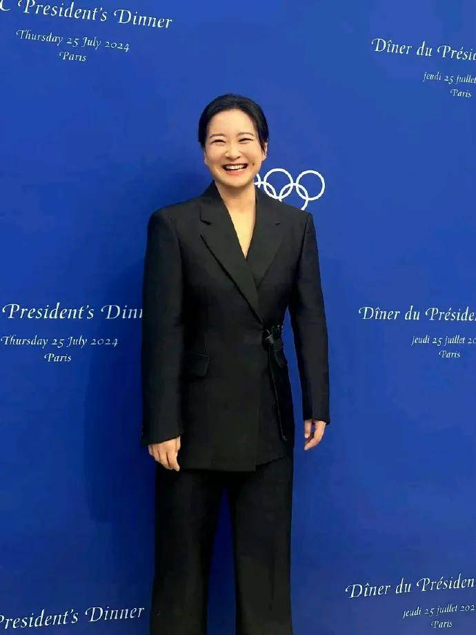 贾玲在拳击, 会的拳击赛, 而在观众席