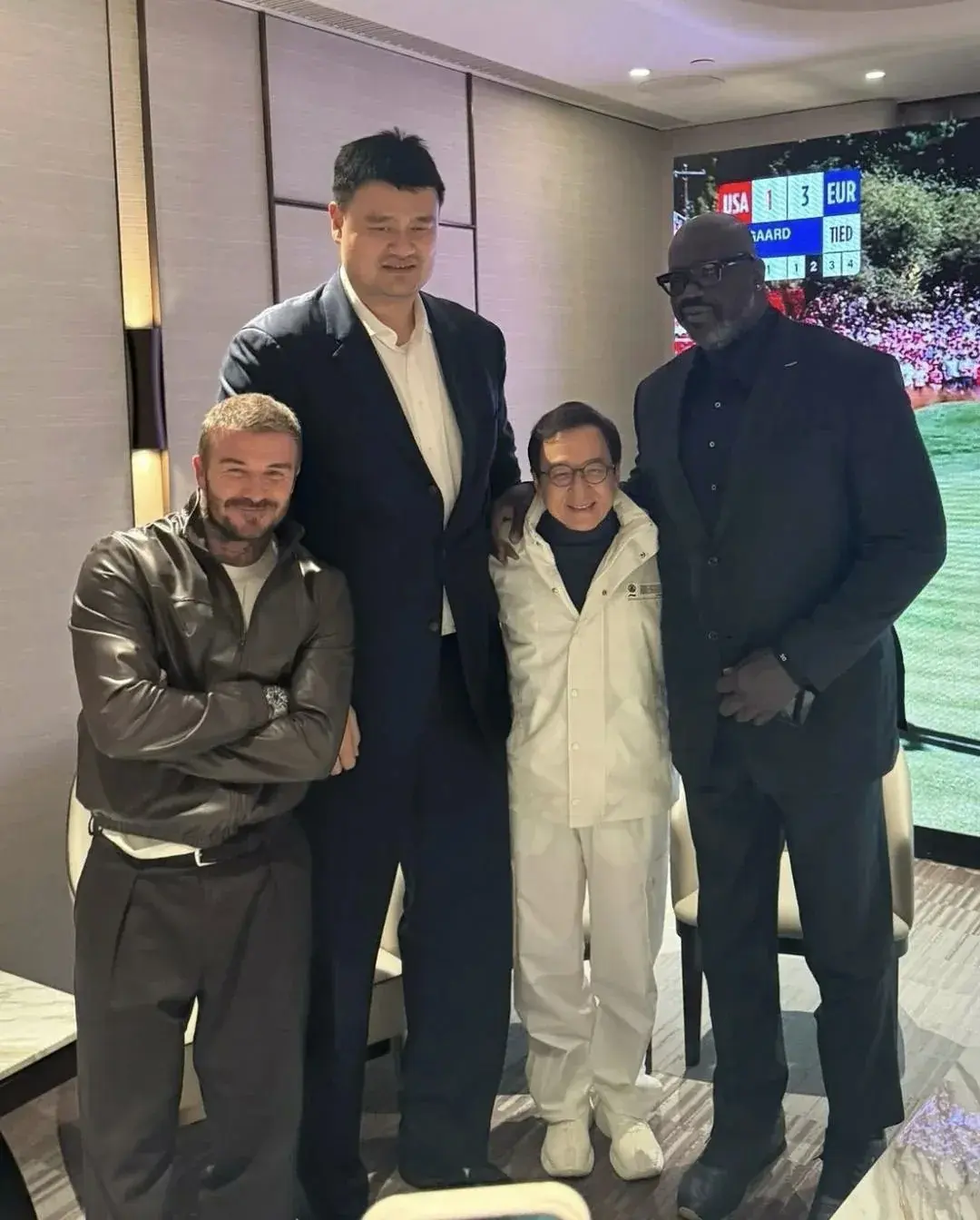 是整件事背, 经不容易, 发带都没动 是整件事背, 经不容易, 发带都没动